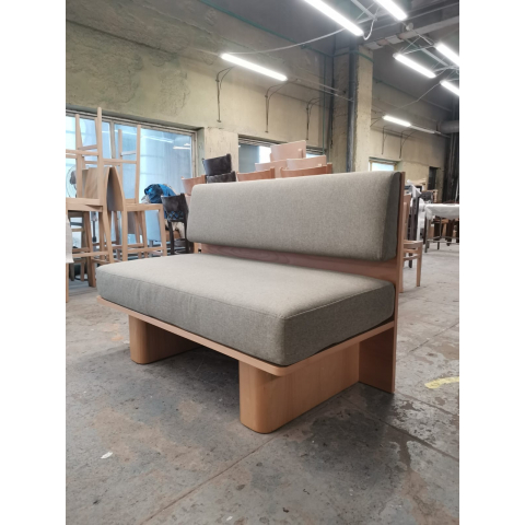 Диван Макото