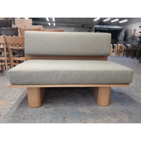 Диван Макото