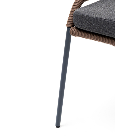 Стул Милан плетеный из роупа, каркас алюминий серый (RAL7022) муар, роуп коричневый круглый, ткань темно-серая 027