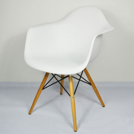 Стул Eames DAW белый
