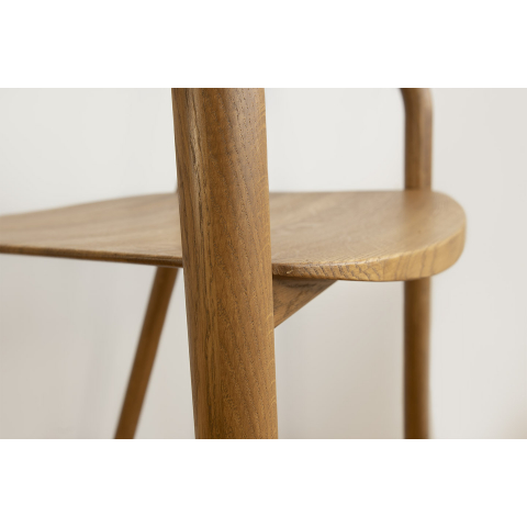 Деревянное кресло Осмо с подлокотниками цвет клен