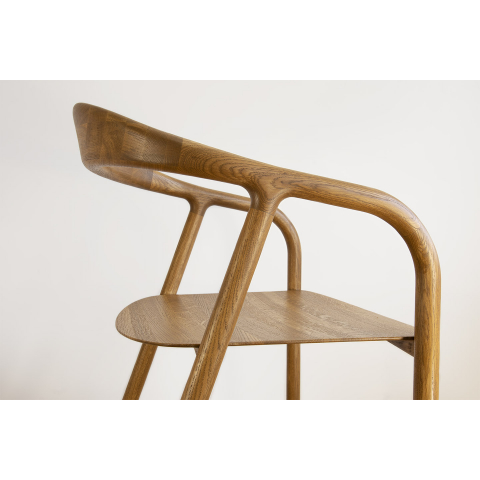 Деревянное кресло Осмо с подлокотниками цвет клен