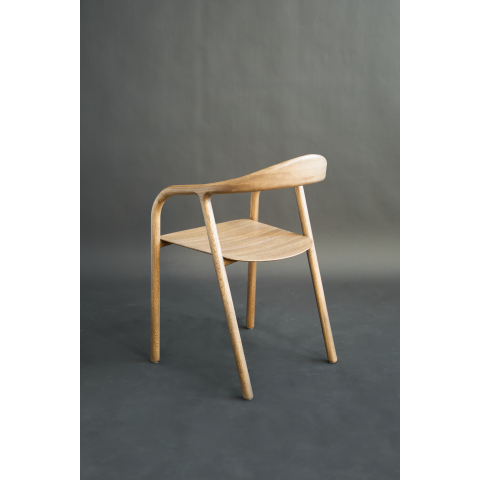 Деревянное кресло Осмо с подлокотниками цвет натуральный дуб