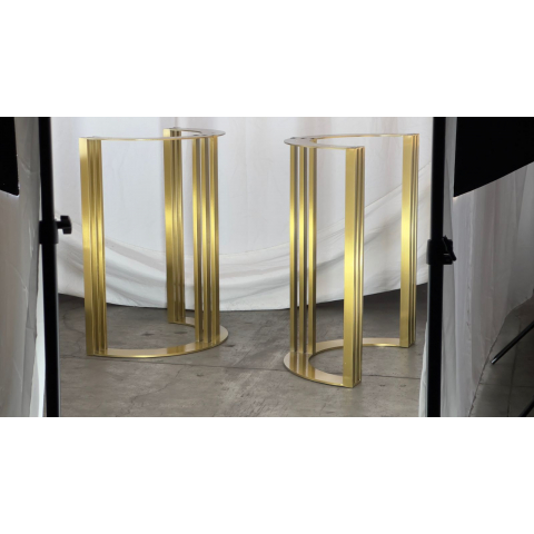 Дизайнерское подстолье 2125EM золотого цвета